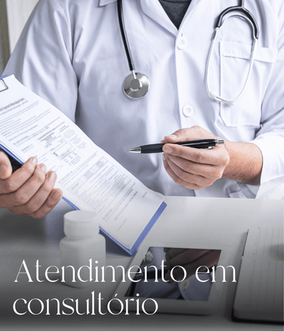 Doutour mostrando resultados de exames